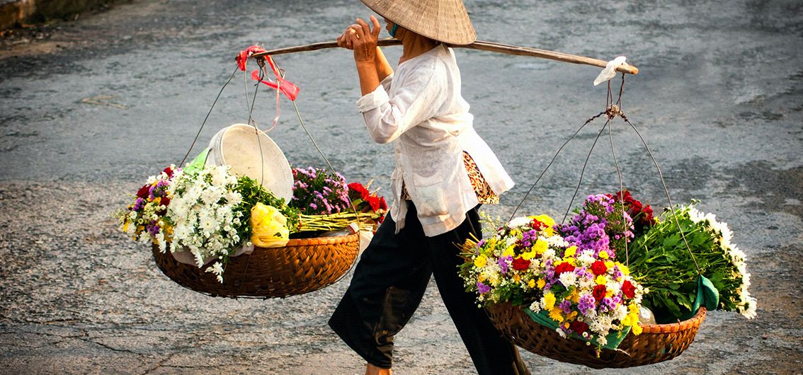 Blumenverkäuferin in Vietnam