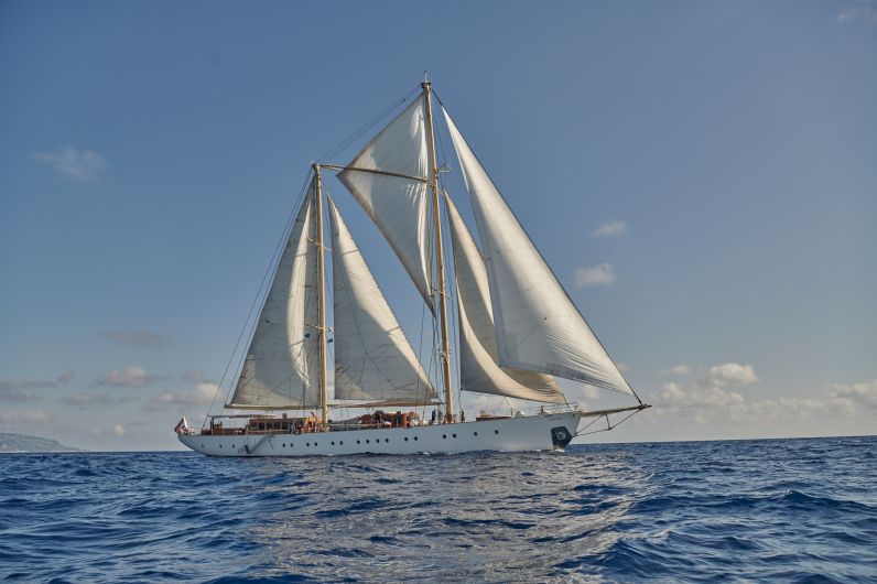 Die Chronos unter Segeln