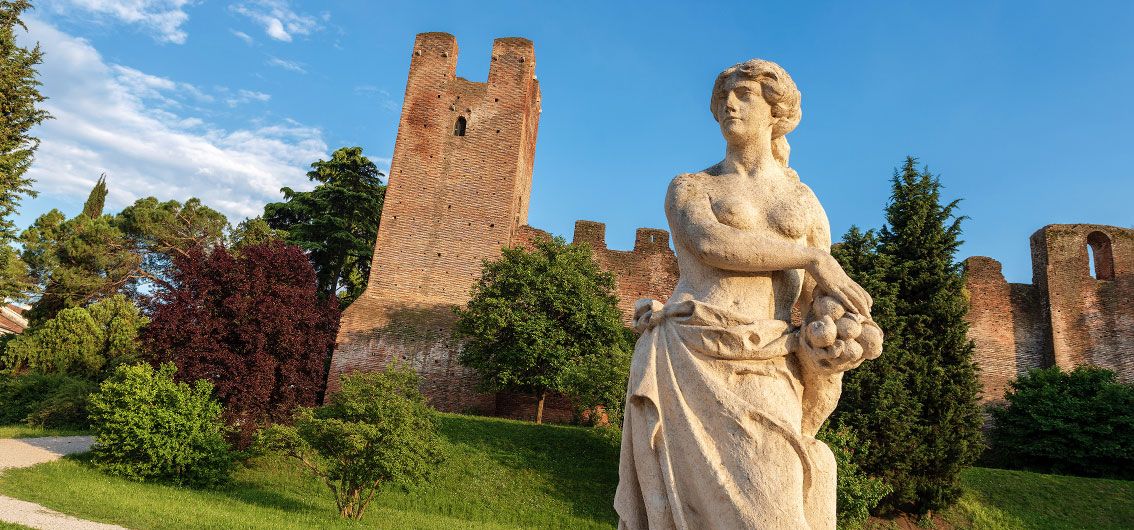 Per E-Bike vom Monte Grappa durch Venetiens Weinberge in die Prosecco-Region (2025)