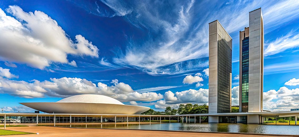 Ministerpromenade und das Gebäude des Nationalkongresses in Brasília