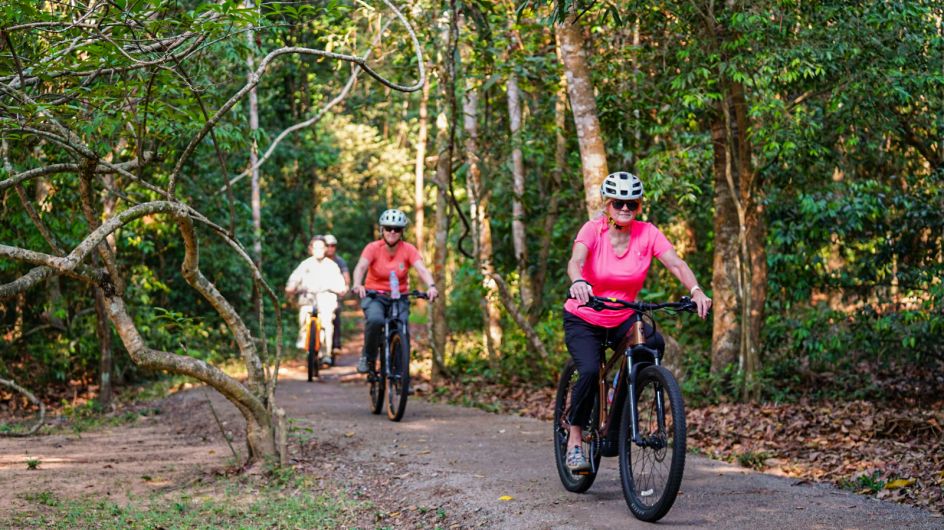 Per E-Bike durch Kambodscha