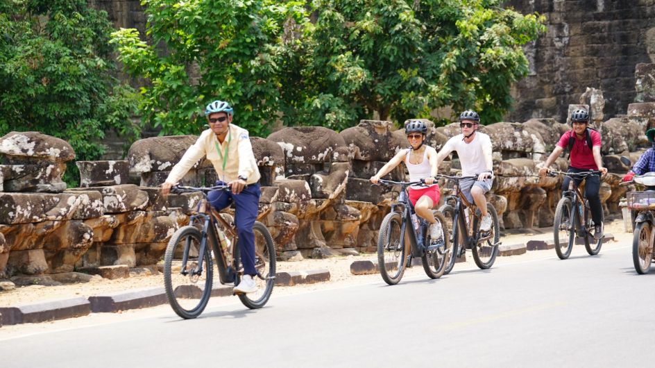 Per E-Bike durch Kambodscha